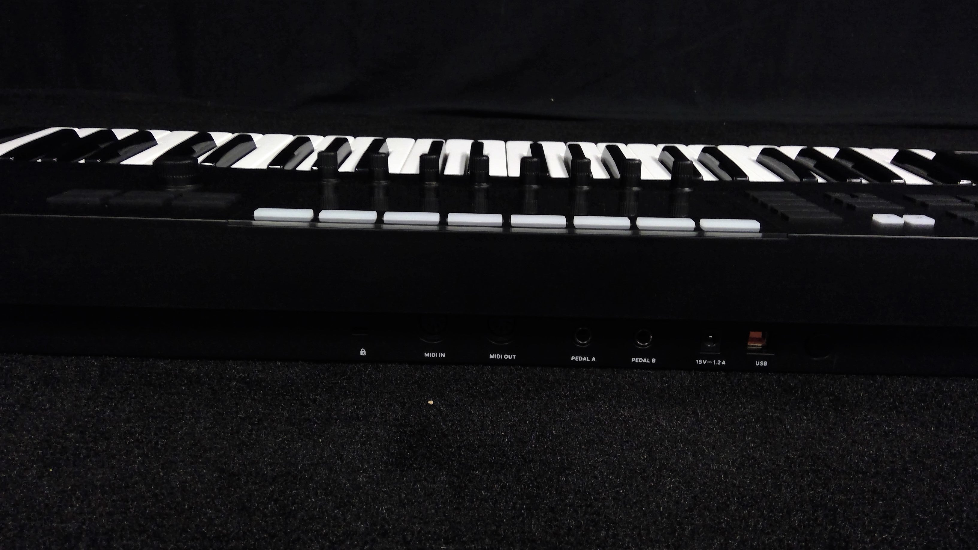 Kontrol S49 – Dave's Guitar Shop
