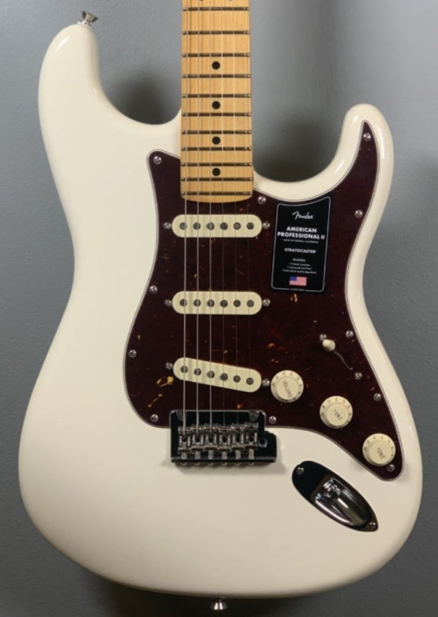 AMERICAN PROFESSIONAL II STRATOCASTER®-Olympic White