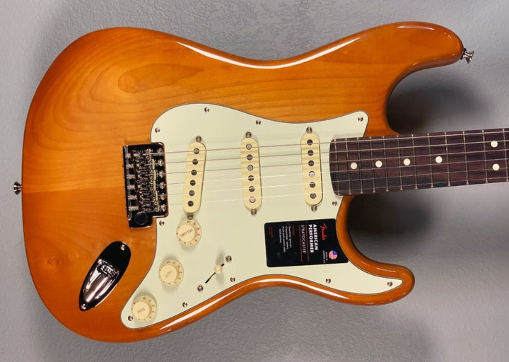 AMERICAN PERFORMER STRATOCASTER- Honey Burst